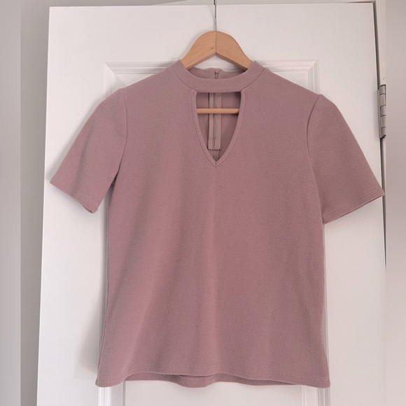 Keyhole cleavage blouse - Picture 1 of 3